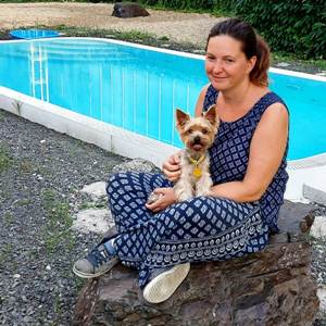 Sedím na kameni a je mi dobre